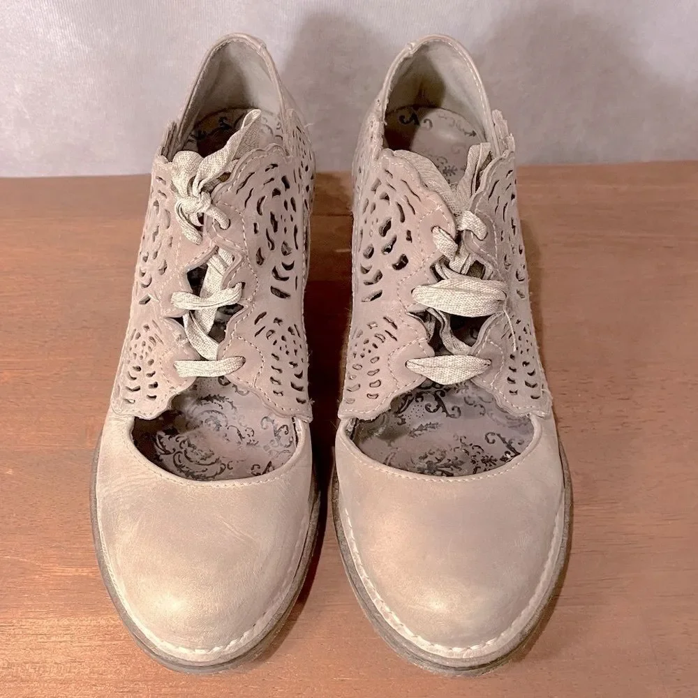 Neosens Taupe Rococo Lace-Up Ribbon Heels size 37 / US 6.5